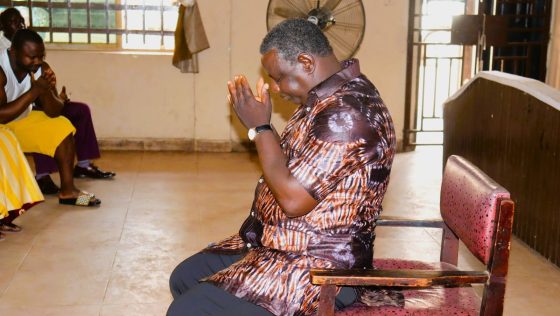 MAKENI MAYOR ANNOUNCES CHERNOR MAJU BAH’S FUNDING FOR ROGBANEH ROAD STREETLIGHTS AND CALLS FOR COMMUNITY SUPPORT IN WASTE MANAGEMENT